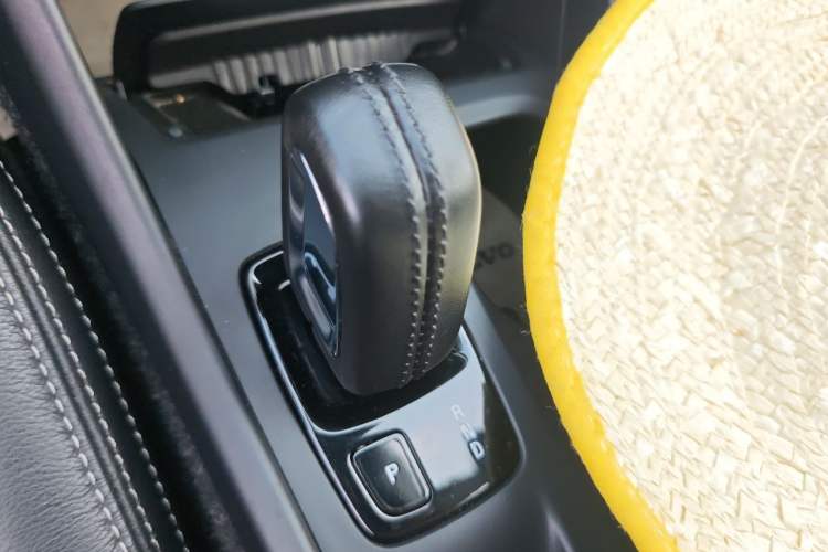 Used Volvo XC40 2020 T3 Smart & Stylish Edition Gear Lever