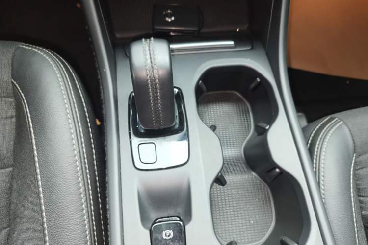 Used Volvo XC40 2020 T3 Smart & Stylish Edition Gear Lever