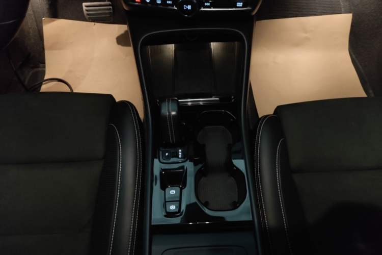 Used Volvo XC40 2020 T4 4x4 Smart Luxury Sport Edition Gear Lever