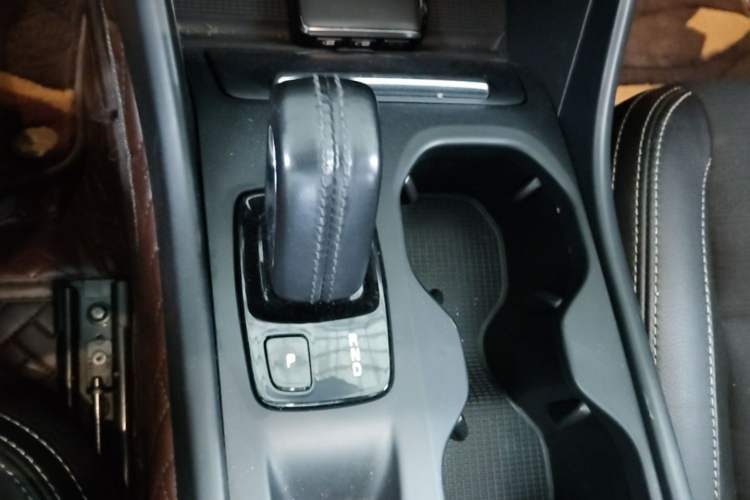Used Volvo XC40 2020 T3 Smart & Stylish Edition Gear Lever