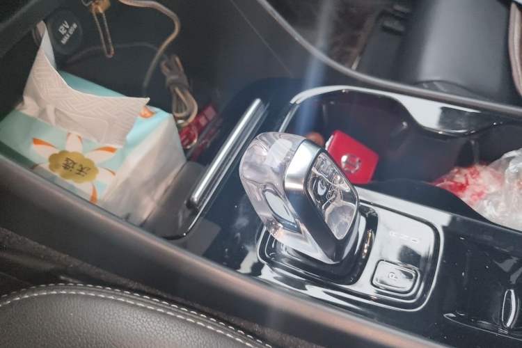 Used Volvo XC40 2020 T4 Four-Wheel Drive Smart & Sporty Edition Gear Lever