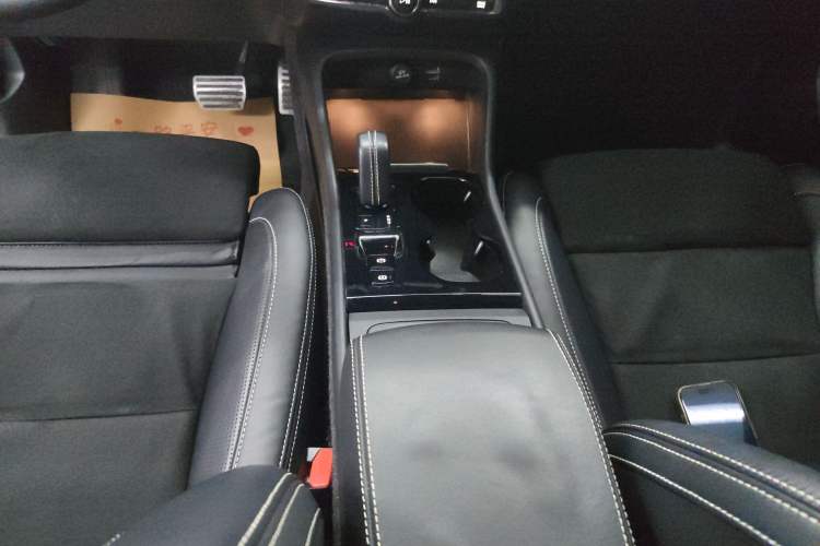 Used Volvo XC40 2020 T4 Four-Wheel Drive Smart & Sporty Edition Gear Lever