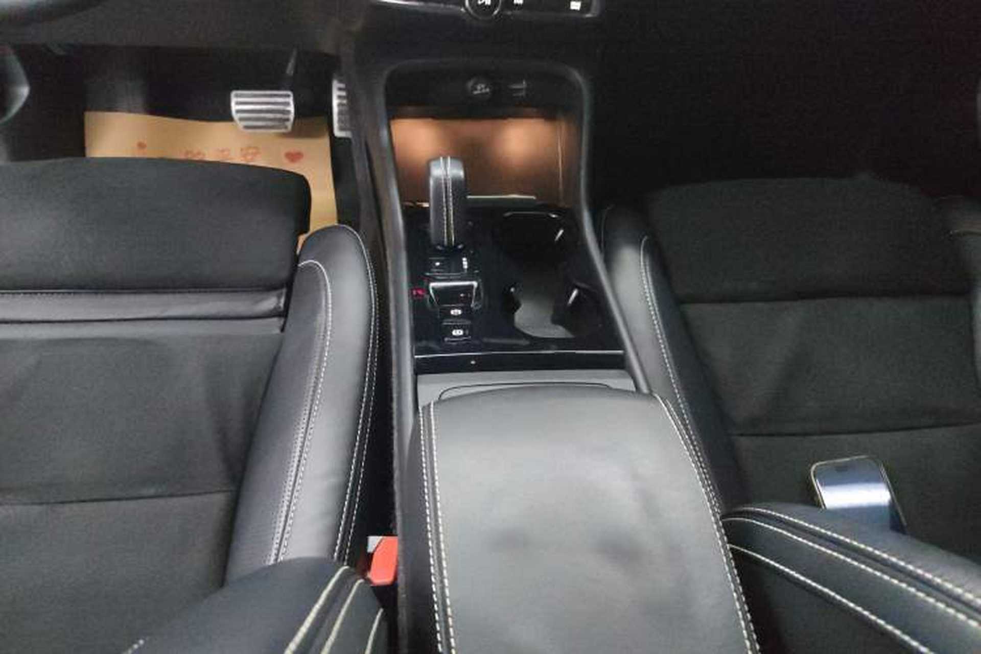 Used Volvo XC40 2020 T4 Four-Wheel Drive Smart & Sporty Edition Gear Lever