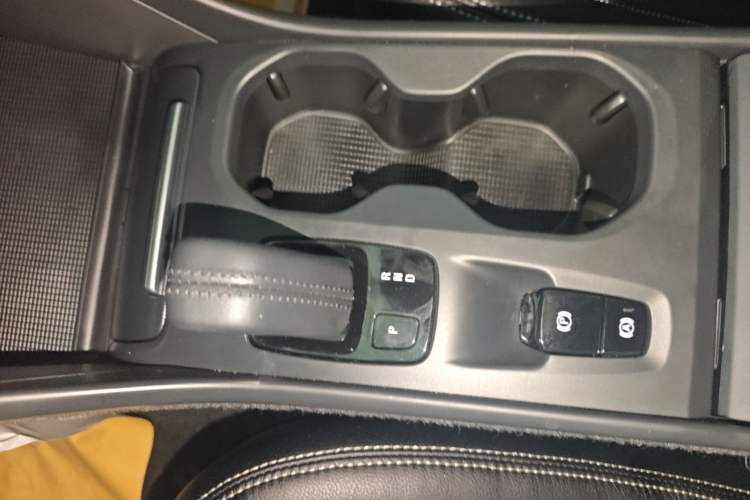 Used Volvo XC40 2020 T3 Smart & Stylish Edition Gear Lever