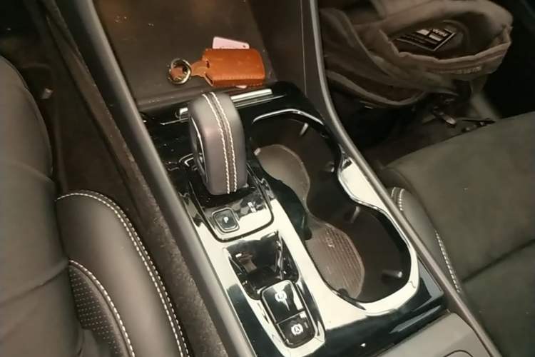 Used Volvo XC40 2020 T4 Four-Wheel Drive Smart & Sporty Edition Gear Lever