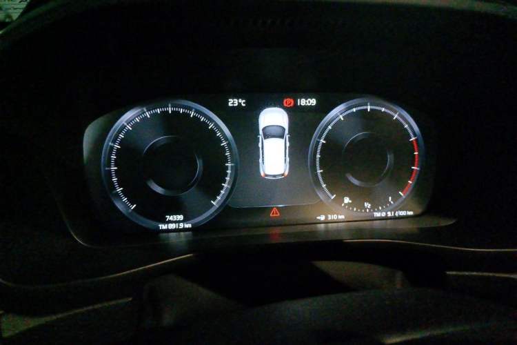 Used Volvo XC40 2020 T4 Four-Wheel Drive Smart & Sporty Edition Instrument Cluster