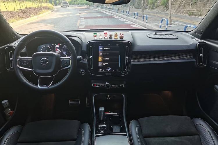Used Volvo XC40 2020 T4 Four-Wheel Drive Smart & Sporty Edition Interior 2