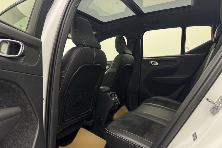 Used Volvo XC40 2020 T4 Four-Wheel Drive Smart & Sporty Edition Interior 3