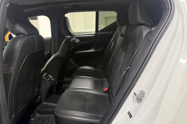 Used Volvo XC40 2020 T4 Four-Wheel Drive Smart & Sporty Edition Interior 4