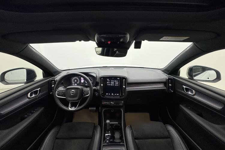 Used Volvo XC40 2020 T4 Four-Wheel Drive Smart & Sporty Edition Interior 6