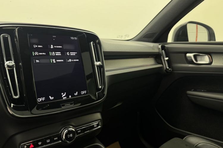 Used Volvo XC40 2020 T4 Four-Wheel Drive Smart & Sporty Edition Interior 7