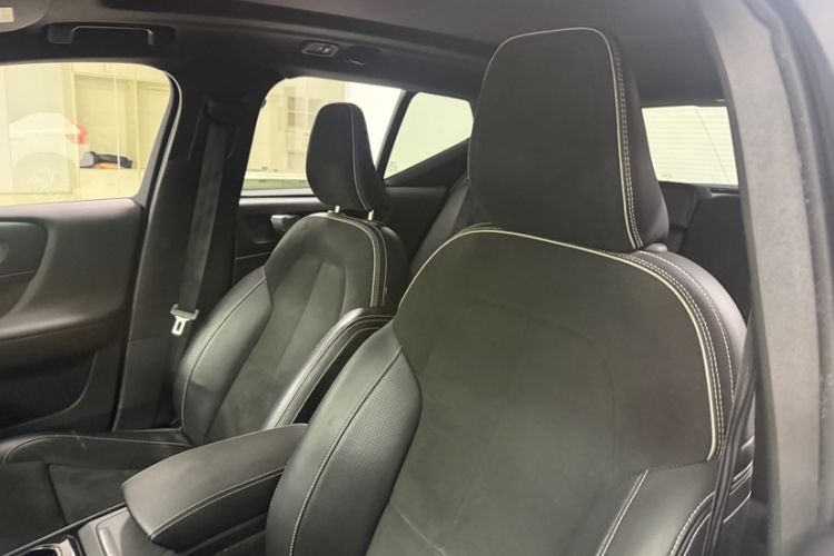 Used Volvo XC40 2020 T4 Four-Wheel Drive Smart & Sporty Edition Interior 7