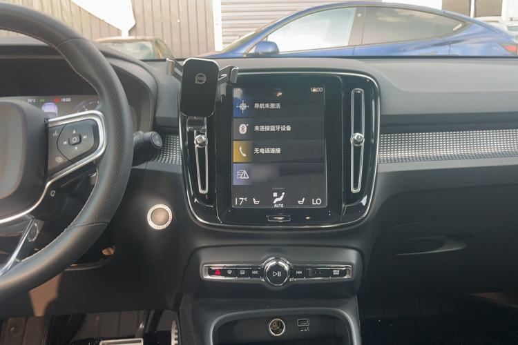 Used Volvo XC40 2020 T4 Four-Wheel Drive Smart & Sporty Edition Interior 7