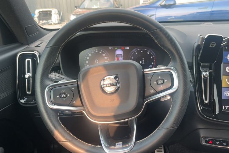 Used Volvo XC40 2020 T4 Four-Wheel Drive Smart & Sporty Edition Interior 9