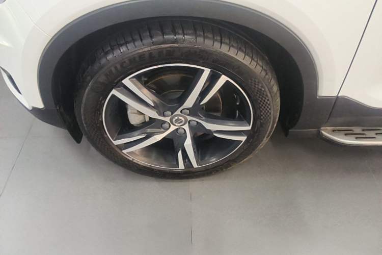 Used Volvo XC40 2020 T4 Four-Wheel Drive Smart & Sporty Edition Left Front Wheel Hub