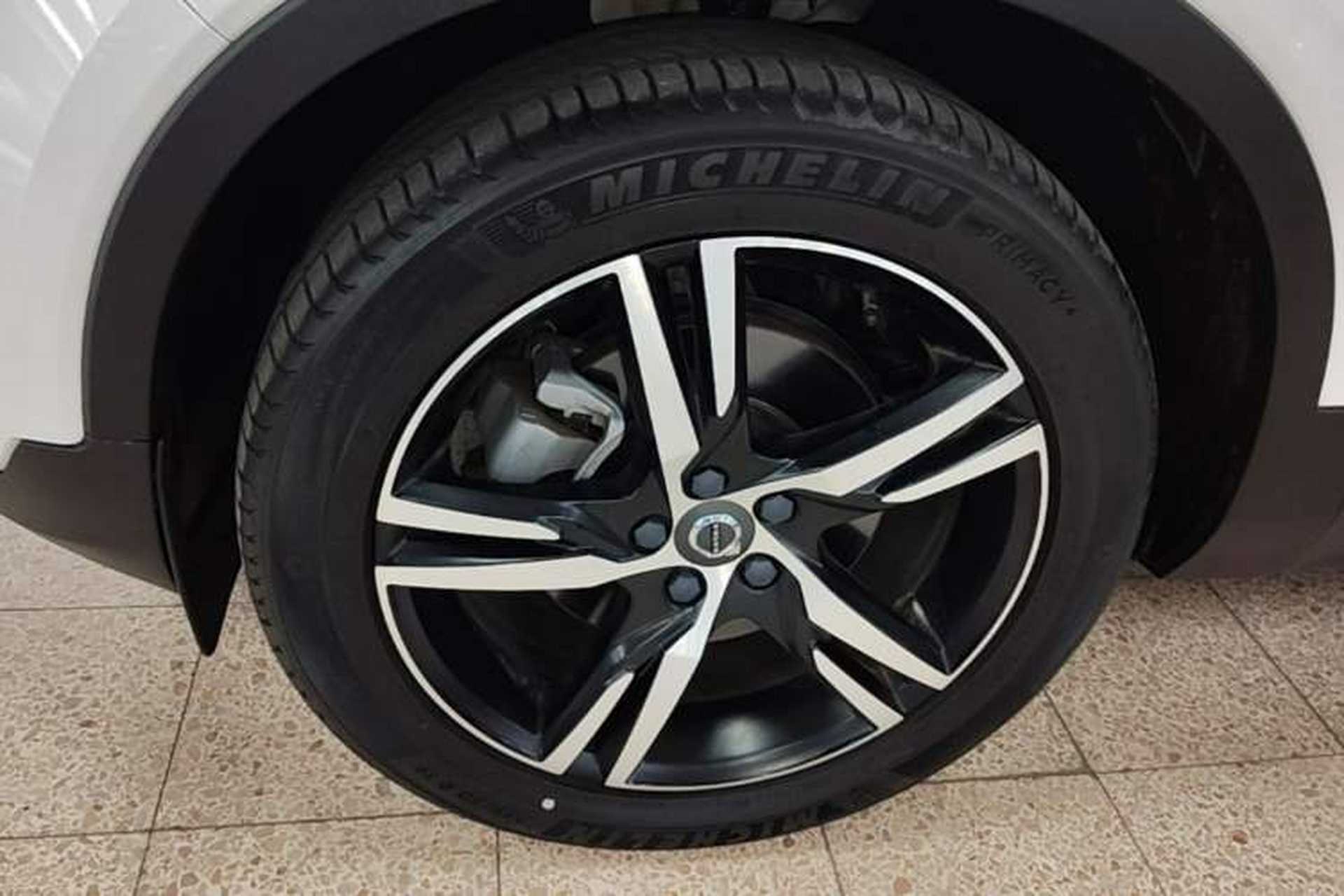 Used Volvo XC40 2020 T4 4x4 Smart Luxury Sport Edition Left Front Wheel Hub