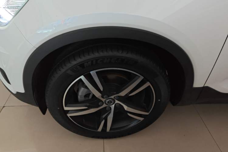 Used Volvo XC40 2020 T4 4x4 Smart Luxury Sport Edition Left Front Wheel Hub