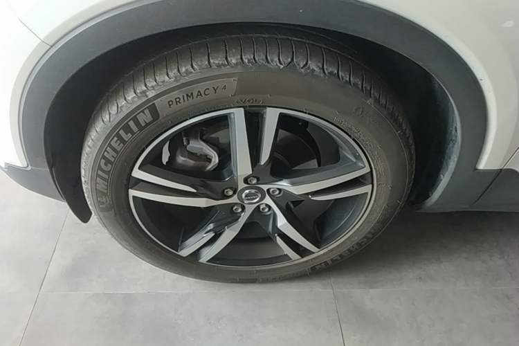 Used Volvo XC40 2020 T4 Four-Wheel Drive Smart & Sporty Edition Left Front Wheel Hub
