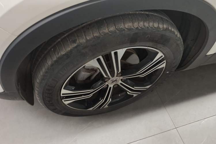 Used Volvo XC40 2020 T4 Four-Wheel Drive Smart Luxury Edition Left Front Wheel Hub