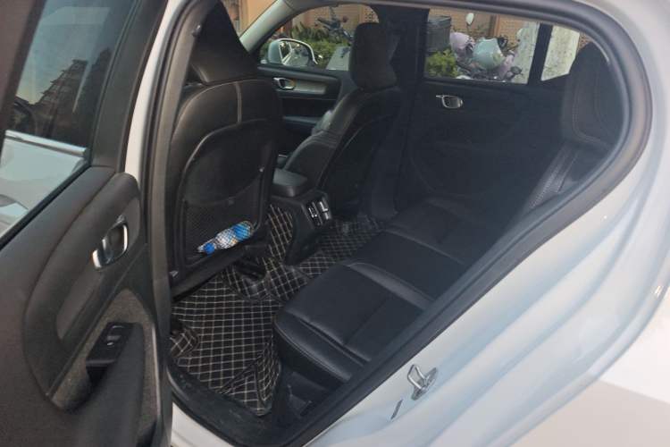 Used Volvo XC40 2020 T4 Four-Wheel Drive Smart Luxury Edition Left Rear Seat