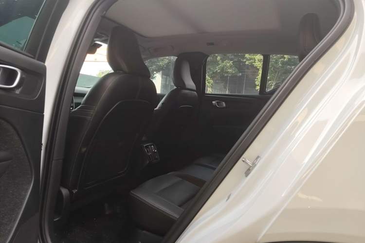 Used Volvo XC40 2020 T4 Four-Wheel Drive Smart Luxury Edition Left Rear Seat