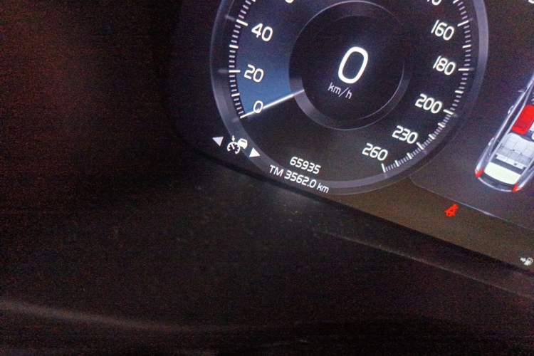 Used Volvo XC40 2020 T4 4x4 Zhiya Luxury Edition Odometer Close Up