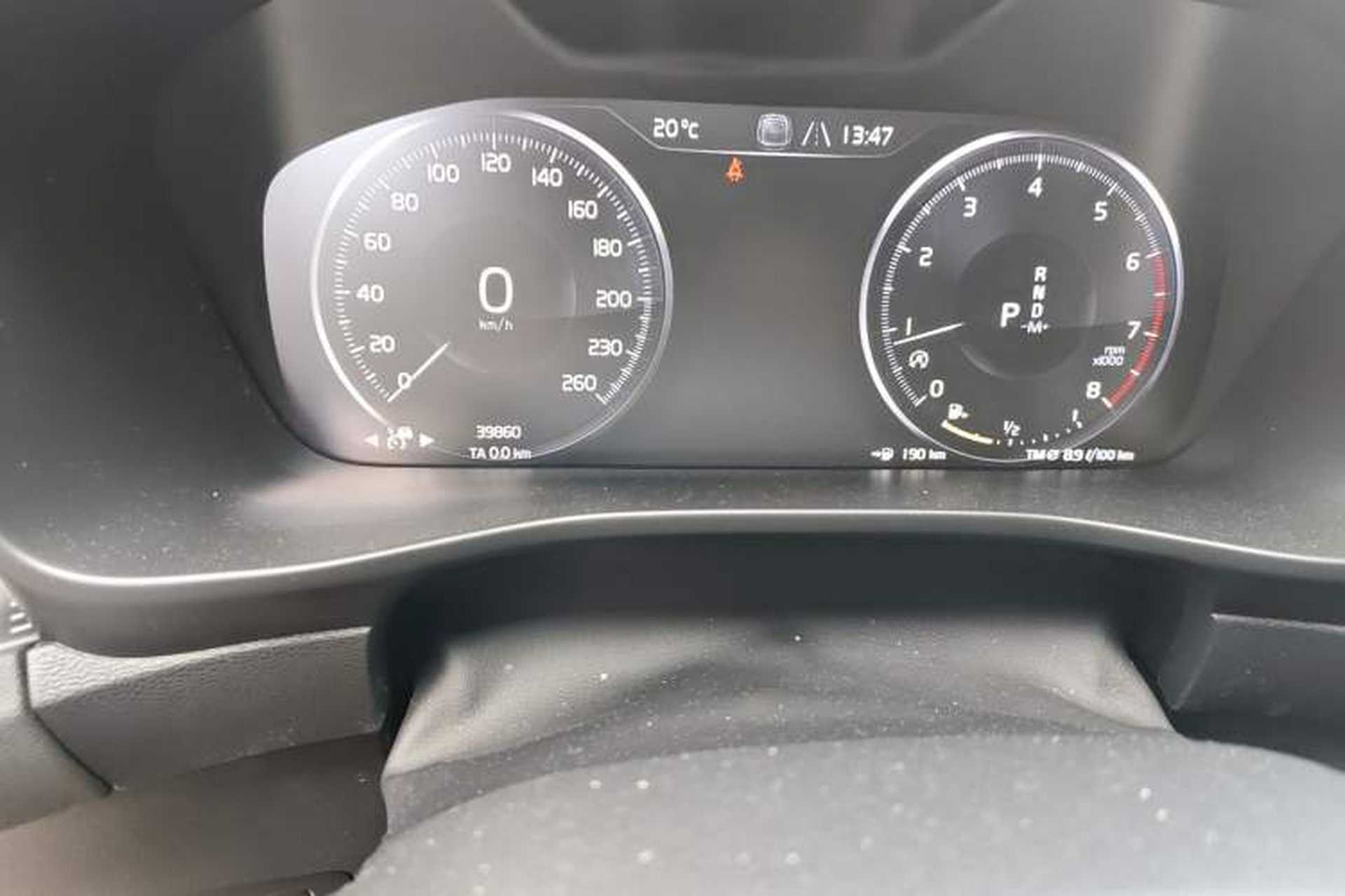 Used Volvo XC40 2020 T4 Four-Wheel Drive Smart & Sporty Edition Odometer Close Up
