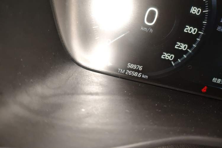 Used Volvo XC40 2020 T3 Smart & Stylish Edition Odometer Close Up