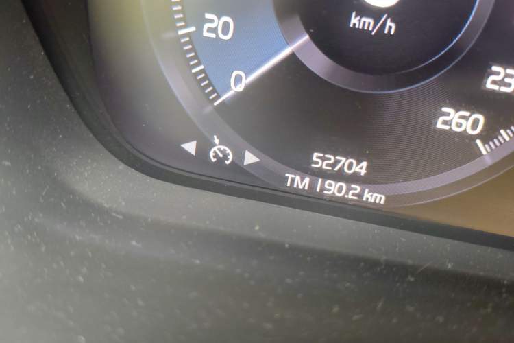 Used Volvo XC40 2020 T3 Smart & Stylish Edition Odometer Close Up
