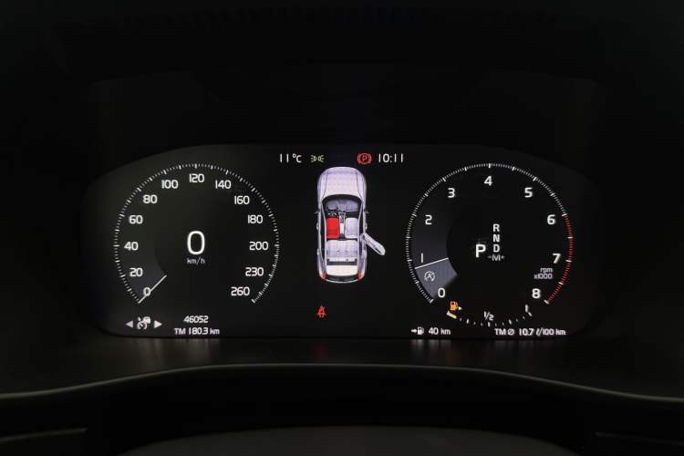 Used Volvo XC40 2020 T4 Four-Wheel Drive Smart & Sporty Edition Odometer Close Up