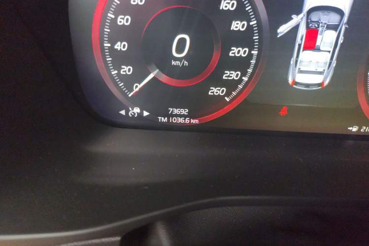 Used Volvo XC40 2020 T4 Four-Wheel Drive Smart Luxury Edition Odometer Close Up