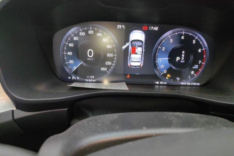Used Volvo XC40 2020 T3 Smart & Stylish Edition Odometer Close Up