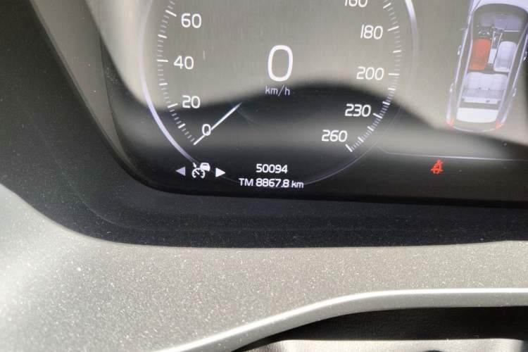 Used Volvo XC40 2020 T4 Four-Wheel Drive Smart Luxury Edition Odometer Close Up
