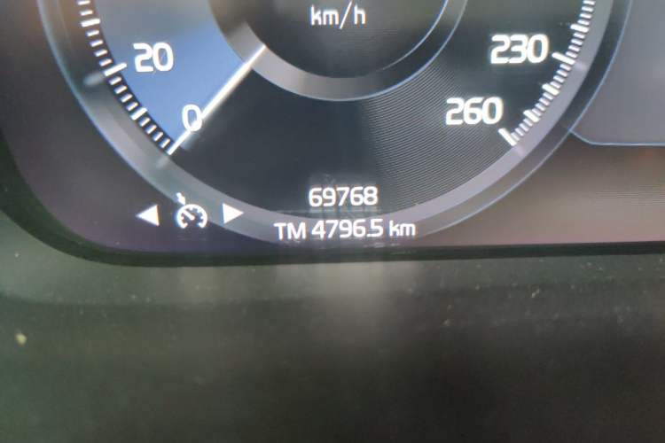 Used Volvo XC40 2020 T3 Zhiyuan Luxury Edition Odometer Close Up
