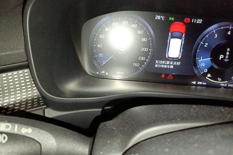 Used Volvo XC40 2020 T4 Four-Wheel Drive Smart & Sporty Edition Odometer Close Up