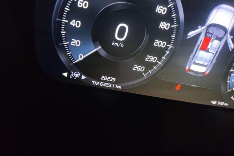 Used Volvo XC40 2020 T4 Four-Wheel Drive Smart & Sporty Edition Odometer Close Up