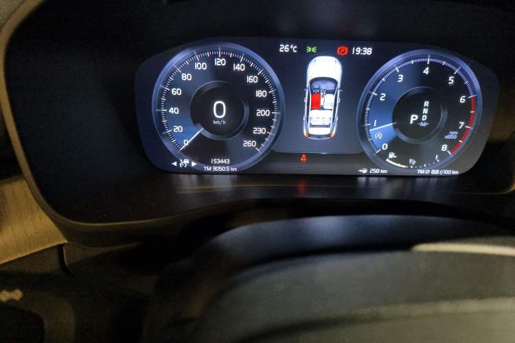 Used Volvo XC40 2020 T4 Four-Wheel Drive Smart Luxury Edition Odometer Close Up