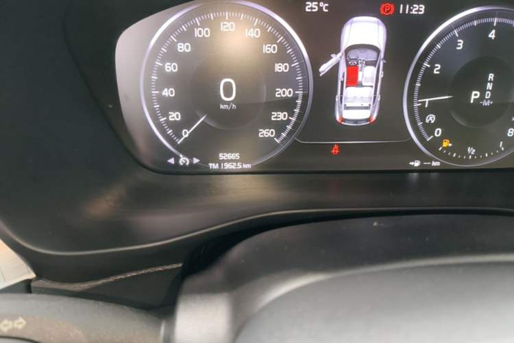 Used Volvo XC40 2020 T3 Smart & Stylish Edition Odometer Close Up