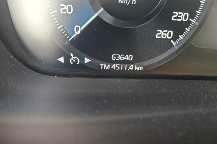 Used Volvo XC40 2020 T3 Smart & Stylish Edition Odometer Close Up