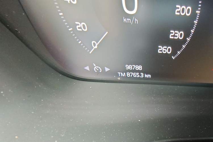 Used Volvo XC40 2020 T3 Smart & Stylish Edition Odometer Close Up