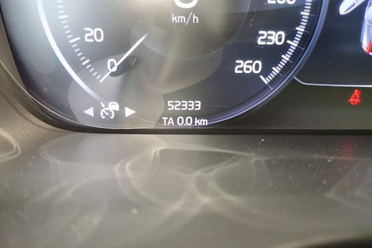 Used Volvo XC40 2020 T4 Four-Wheel Drive Smart Luxury Edition Odometer Close Up