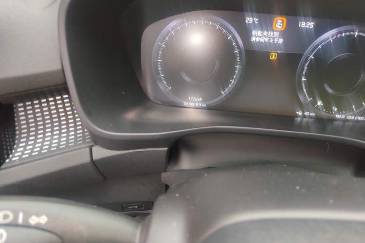 Used Volvo XC40 2020 T4 Four-Wheel Drive Smart & Sporty Edition Odometer Close Up