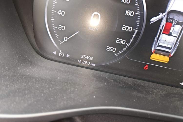 Used Volvo XC40 2020 T3 Smart & Stylish Edition Odometer Close Up