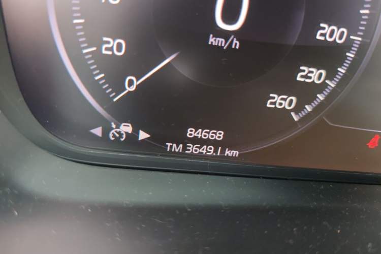 Used Volvo XC40 2020 T3 Smart & Stylish Edition Odometer Close Up