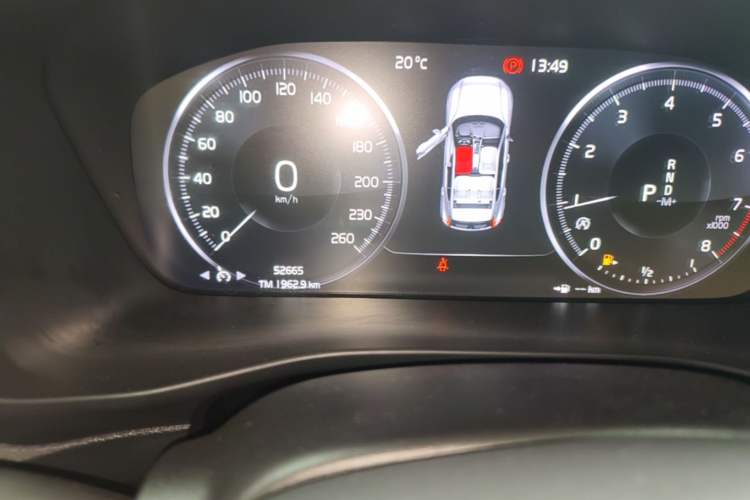 Used Volvo XC40 2020 T3 Smart & Stylish Edition Odometer Close Up