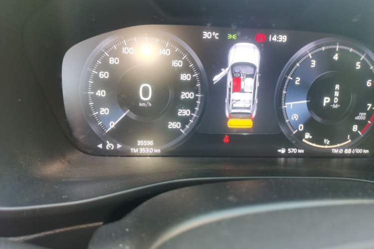 Used Volvo XC40 2020 T3 Smart & Stylish Edition Odometer Close Up