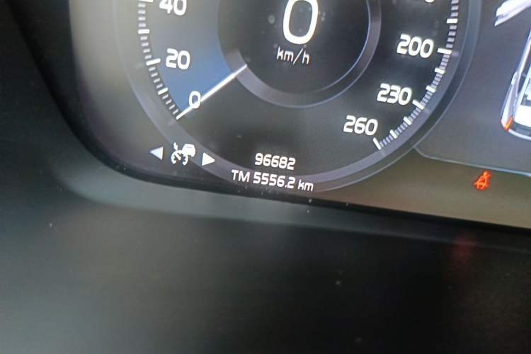 Used Volvo XC40 2020 T5 4x4 Zhiya Sport Edition Odometer Close Up