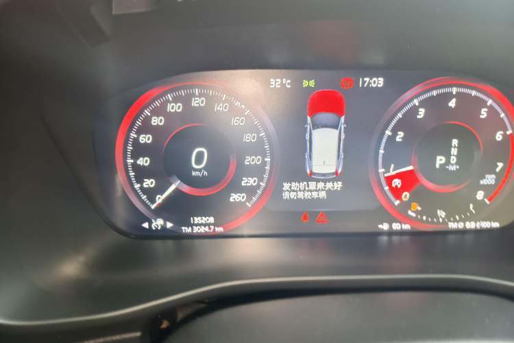 Used Volvo XC40 2020 T4 Four-Wheel Drive Smart & Sporty Edition Odometer Close Up