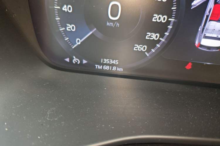 Used Volvo XC40 2020 T3 Smart & Stylish Edition Odometer Close Up