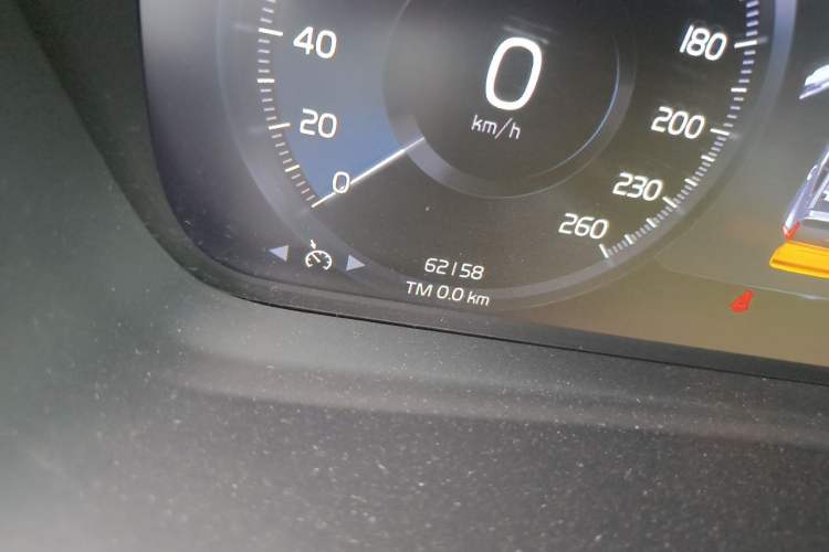 Used Volvo XC40 2020 T3 Smart & Stylish Edition Odometer Close Up